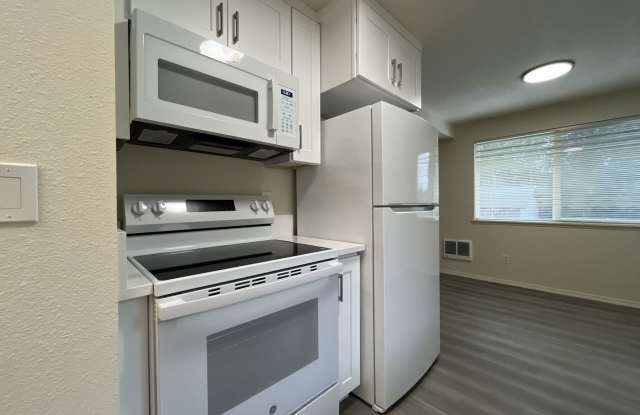2 Bed 1.5 Bath Spacious Apartment - New Washer and Dryer Hook-ups NEWLY REMODELED photos photos
