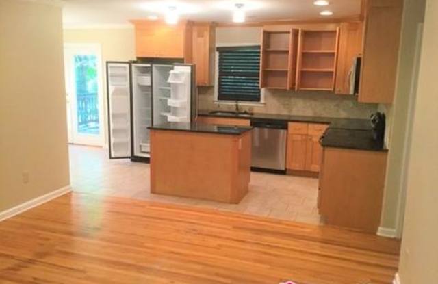 2100 Meadowview Ln SE Gallery 2