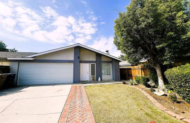 Spacious 3BD/2BA Home in 93306 – 1,220 SqFt with Washer/Dryer & Small Pets Welcome Gallery 1