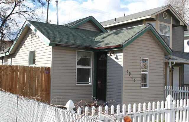 Super Cute Home for Rent with large fully Fenced Backyard _ Pet Friendly! photos photos