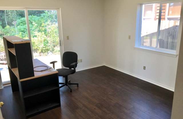 835 Crestwood Place Gallery 2