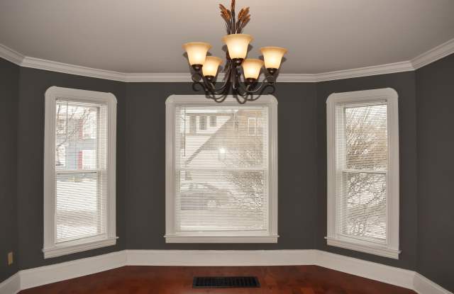 533 W Gray St photos photos