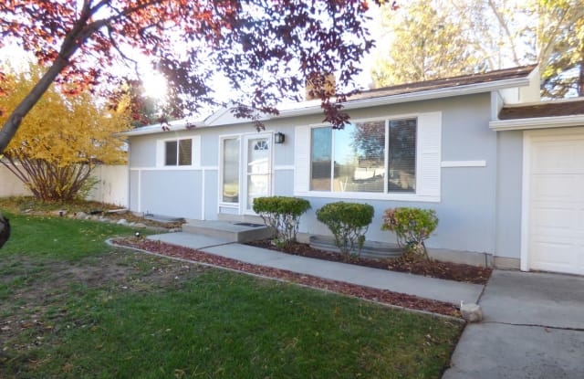 826 E 9630 S - 826 9630 South, Sandy, UT 84094