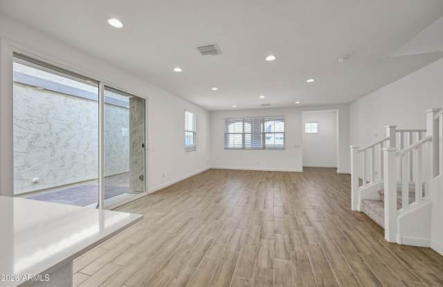 3338 S 82nd Street Gallery 3
