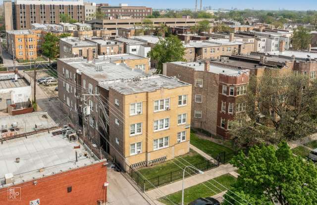 7055 S St Lawrence Apartments Gallery 3