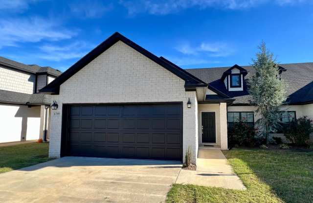 Spacious 3 Bedroom/2.5 Bathroom Townhome in Chaffee Crossing **First Full Month's Rent FREE** photos photos