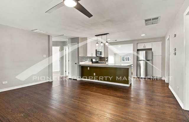 Spacious Home with Washer/Dryer and Fenced Yard Gallery 4