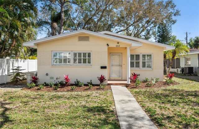 662 VILLAGRANDE AVENUE S - 662 Villa Grande Avenue South, St. Petersburg, FL 33707