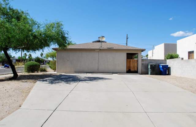 1524 N Tyndall Avenue Gallery 3