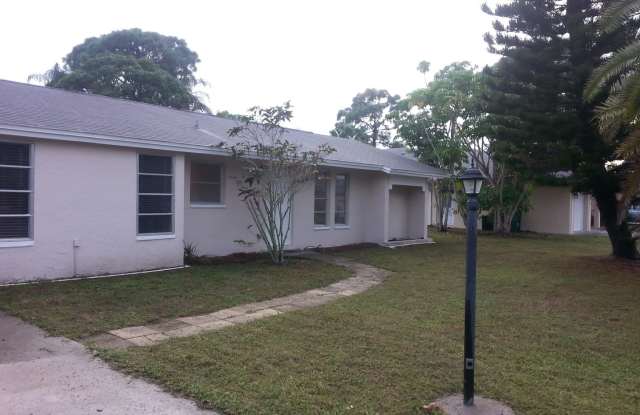 *** UNFURNISHED ANNUAL *** NAPLES PARK *** PET FRIENDLY ***LAWN INCLUDED *** QUICK MOVE IN *** photos photos