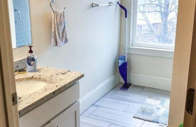 Newly Renovated 4-bed, 2-bath Townhouse in Allston Gallery 4