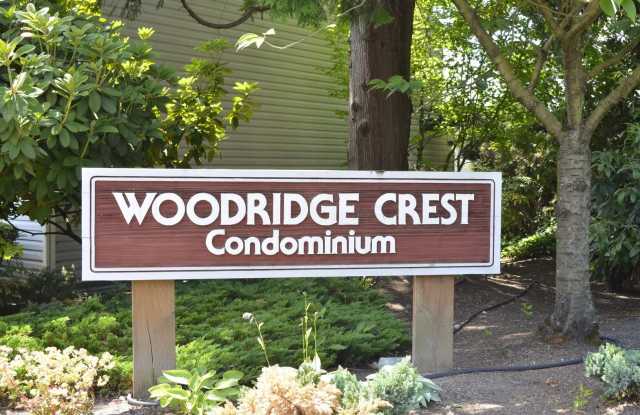 Hardwood floor townhome/water,sewer,garbage included in Woodrdige Crest. - 12527 Southeast 30th Street, Bellevue, WA 98005