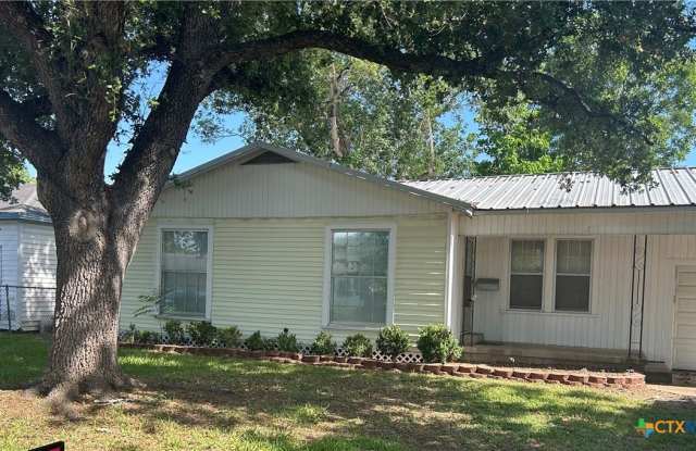 1805 E Guadalupe Street - 1805 East Guadalupe Street, Victoria, TX 77901