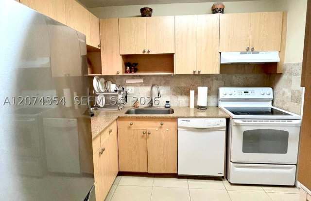 981 Hillcrest Ct Gallery 2