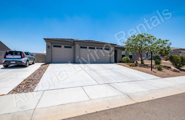 INVITING BACKYARD OASIS photos photos