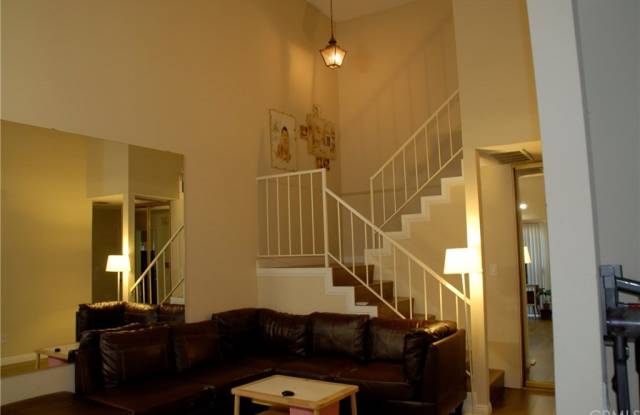 2372 Coventry Circle Gallery 3