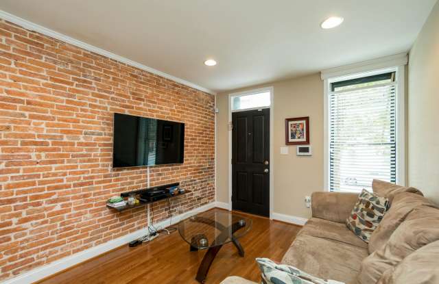 2402 Fleet Street - 1 Gallery 3