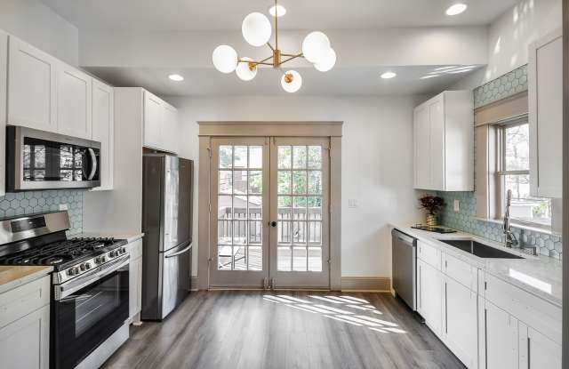 $400 Move In Special: Beautifully Updated Midtown Studio Apartment Walking Distance to Piedmont Park! photos photos