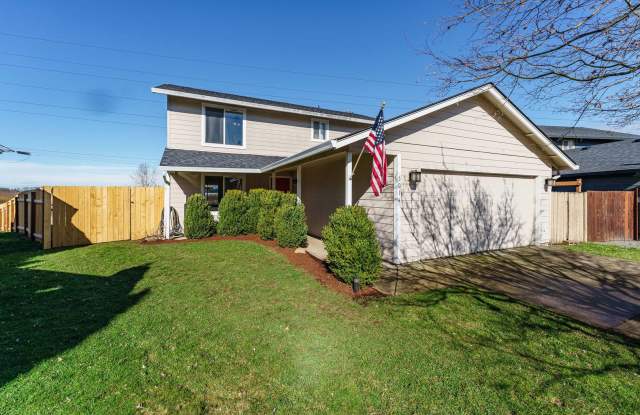 4 Bedroom 2.5 Bathroom With Large Fenced Back Yard and Large Deck for Entertaining - Back to Green Space photos photos