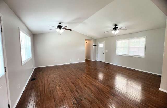 Fenced home close to FLW! Gallery 4