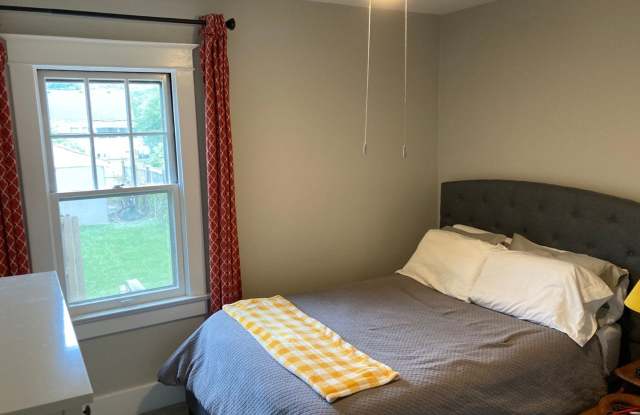 Crescent Hill Charming Three Bedroom Bungalow! photos photos