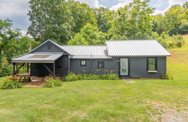 Cottage-style single-family home - 194 Old Furnace Road, Giles County, VA 24128