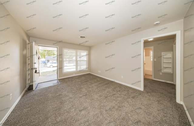 302 East Coe Drive Gallery 4