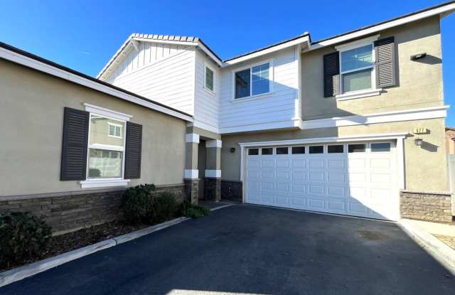 3 bed, 2 bath located in Bloomington! photos photos