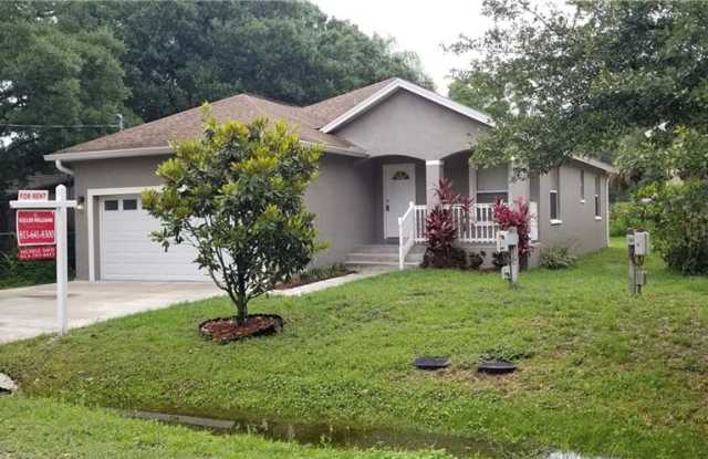 504 5TH AVENUE SE - 504 5th Avenue Southeast, Ruskin, FL 33570