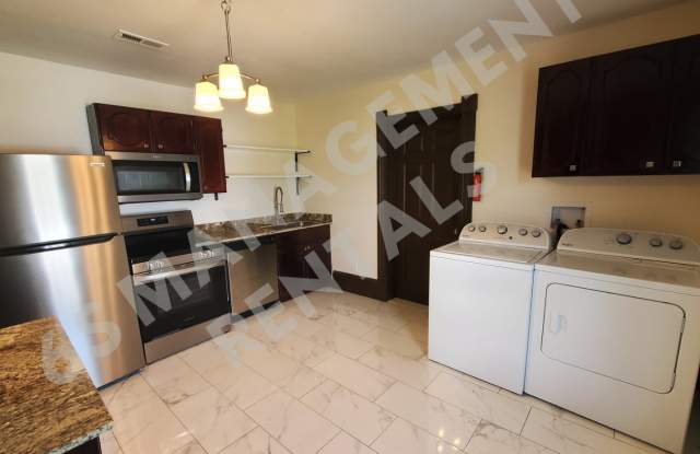 924 Hill St - 2 photos photos