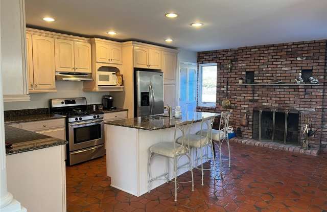 240 Stratmors Road Gallery 4