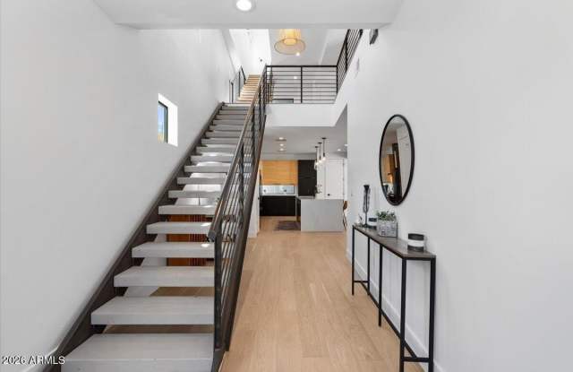 230 W Monterosa Street Gallery 4