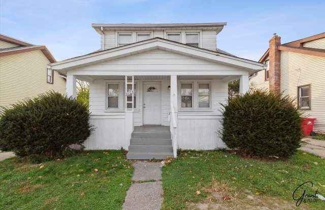 Renovated 3bd/1bath Home $1300 - 21723 Nevada Avenue, Eastpointe, MI 48021