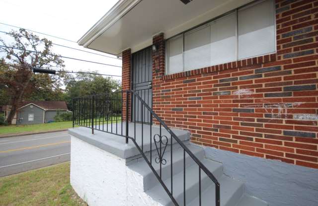 HALF off first month's rent! 2014 Vine Street Unit B! Pet Friendly! Newly Available! Vouchers Accepted! photos photos