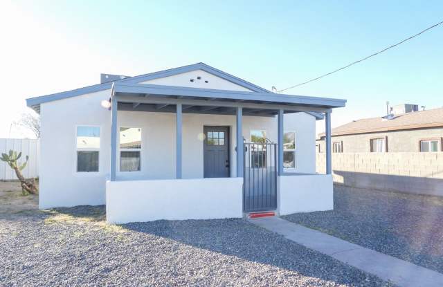 Close to Downtown 3 Bed 2 Bath with Fenced Backyard - 2639 North Fontana Avenue, Tucson, AZ 85705