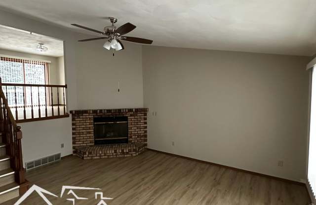 2321 North Cloudview Drive - 2 photos photos