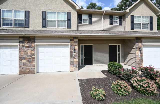 3 Bedroom, 2.5 bath Townhome with 1 car garage! - 3912 Northwest 94th Street, Kansas City, MO 64154