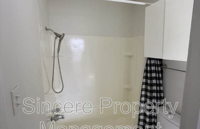 813 North University Street - 813 North University Street, Seminole, OK 74868 813 North University Street - 813 North University Street, Seminole, OK 74868