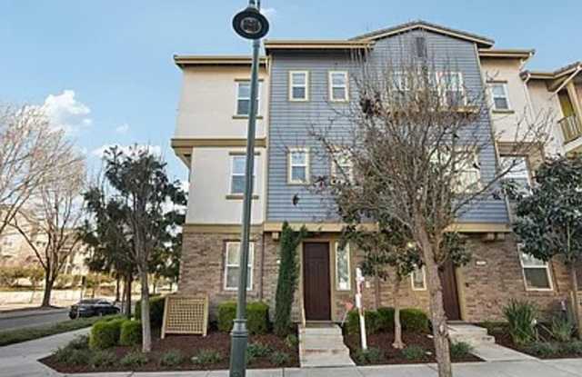 Must see beautiful and large Townhome in Dublin- Close to Everything! photos photos