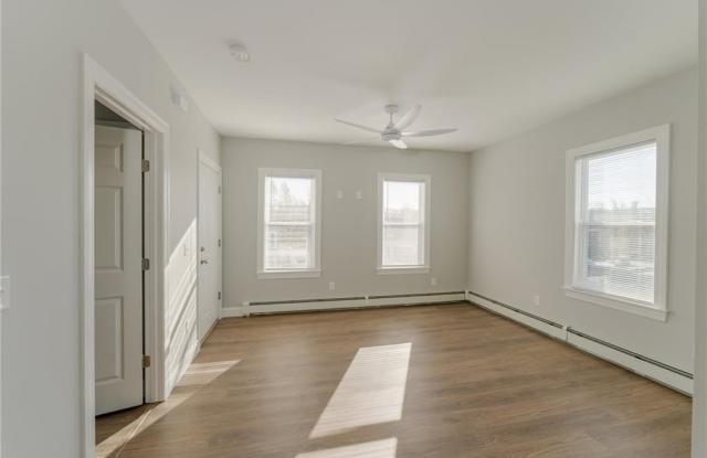 59 Fairlawn Avenue unit: 3 photos photos