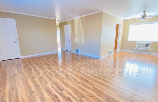 504 Delafield Ave photos photos