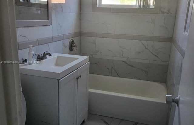1352 NE 116th St photos photos