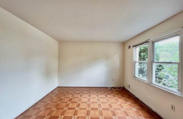 8426 Towne Crest Ct Gallery 3