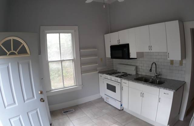 459 Glenwood Ave SE - A Gallery 3