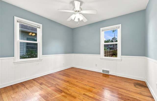 2903 48th Place Gallery 4