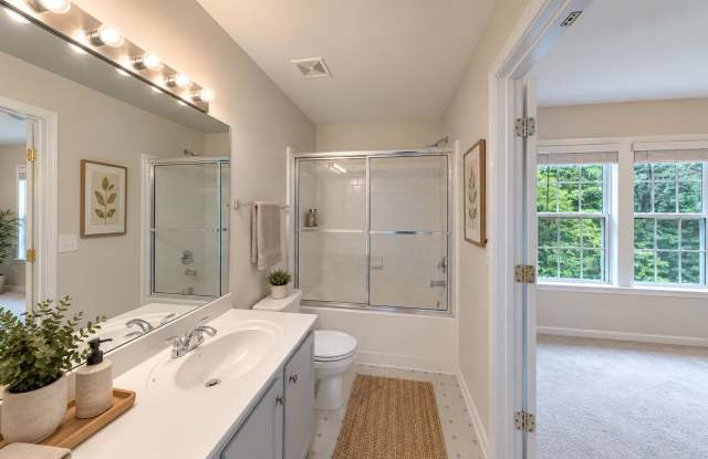 Spectacular Lake View Townhome in Alpharetta – 3 Bedrooms + Office | Available Now Gallery 4