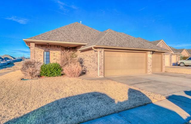 4 Bedrooms/2 Baths/3Car - Deer Creek Schools - Gated Community of North Roselake Villas photos photos