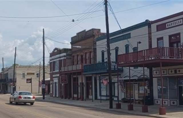 302 E RAILROAD Avenue Gallery 4