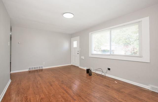 3 BED 1 BATH BEAUTIFUL SINGLE FAMILY HOME IN GARFIELD HEIGHTS! photos photos