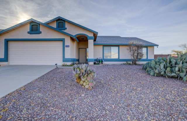 3 Bedroom 2 Bathroom VAIL SCHOOL DISTRICT! CORNER LOT! photos photos